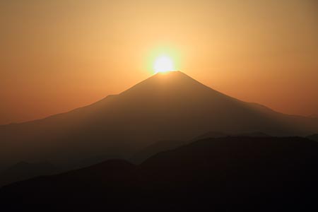 富士山頂に日が沈む