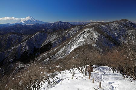 加入道山への稜線と富士山