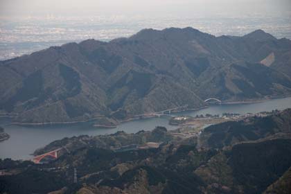 宮ヶ瀬湖と仏果山