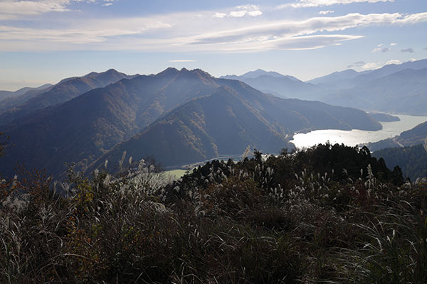 高取山、仏果山、大山の眺め