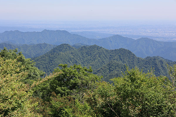 三峰山、仏果山等の眺め