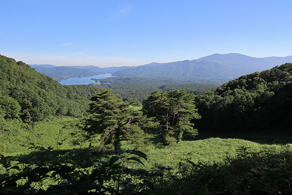 右手に西吾妻山