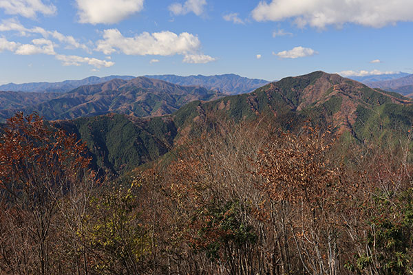 御前山、三頭山、大菩薩などの眺め