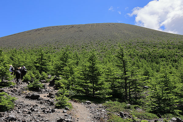前掛山へ向かう