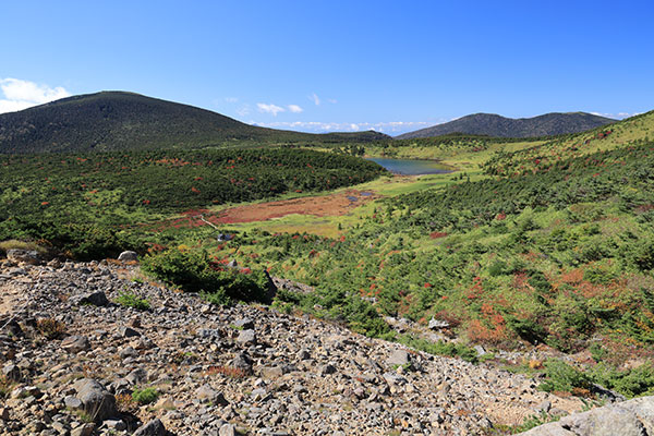 酸ヶ平湿原、鎌沼、東吾妻山などの眺め