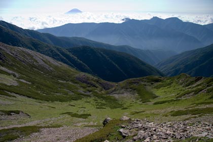中岳南面のカールと富士山