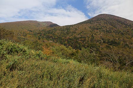 白笹山（右）